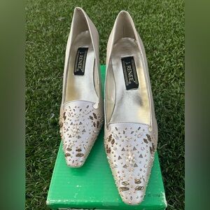 J.Renee White Embellished Iridescent Leather Pumps Sz(8)